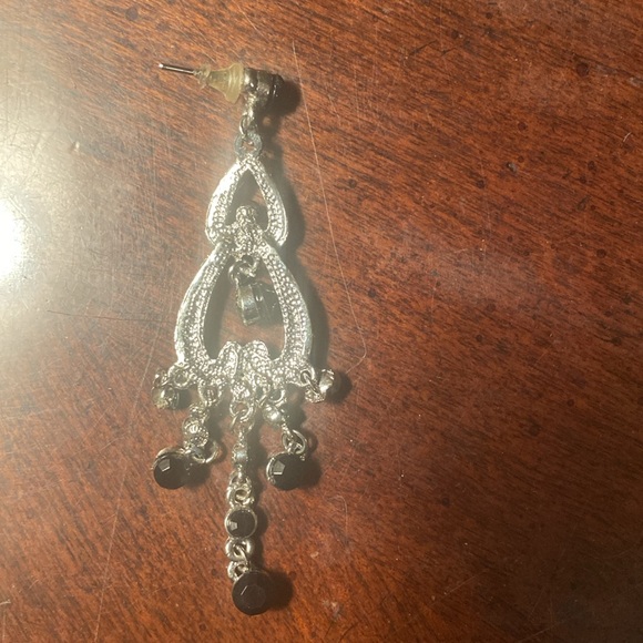 Silver toned earrings with black stones - Picture 3 of 3